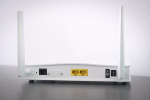 découvrez notre gamme de routeurs wi-fi performants et faciles à installer pour une connexion internet rapide et stable dans toute la maison.